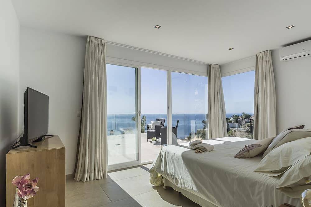 Modern villa with heated privat pool and jacuzzi in Salobreña, Costa Tropical