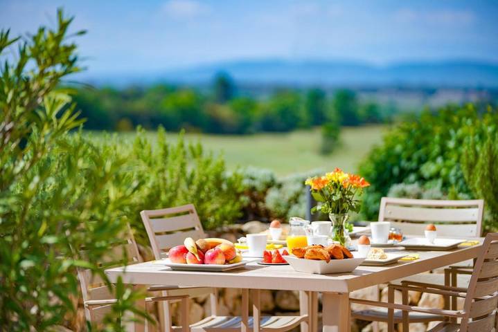 Location de vacances pour 3 personnes, avec piscine ainsi que vue et jardin à Saint-Julien - 2