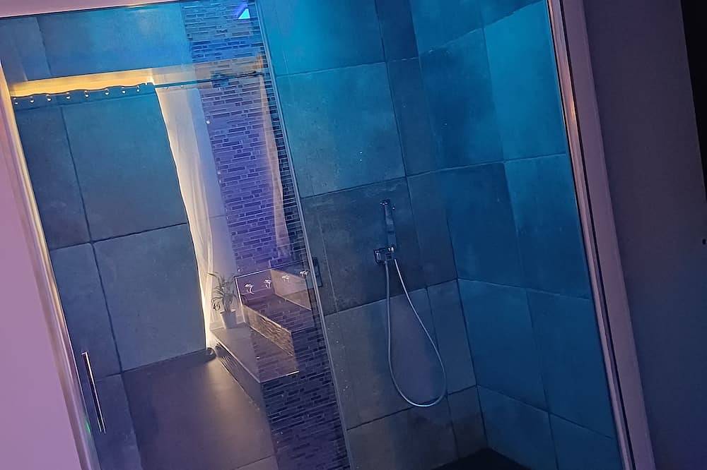 Appartement entier, Appartement Loveroom in Mantes-la-Ville, Yvelines