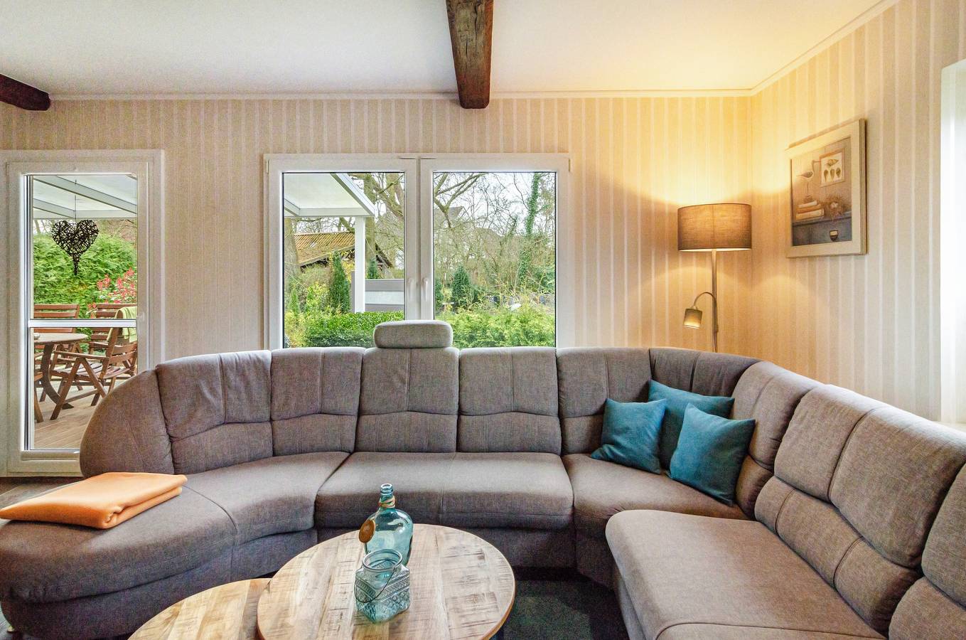 Vacation Home "Nordsee 9 Personen" with Private Terrace, Private Garden & Wi-Fi in Wangermeer, Wangerland