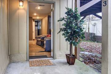 Bungalow for 2 Guests in Atlanta, Fulton County, Picture 2