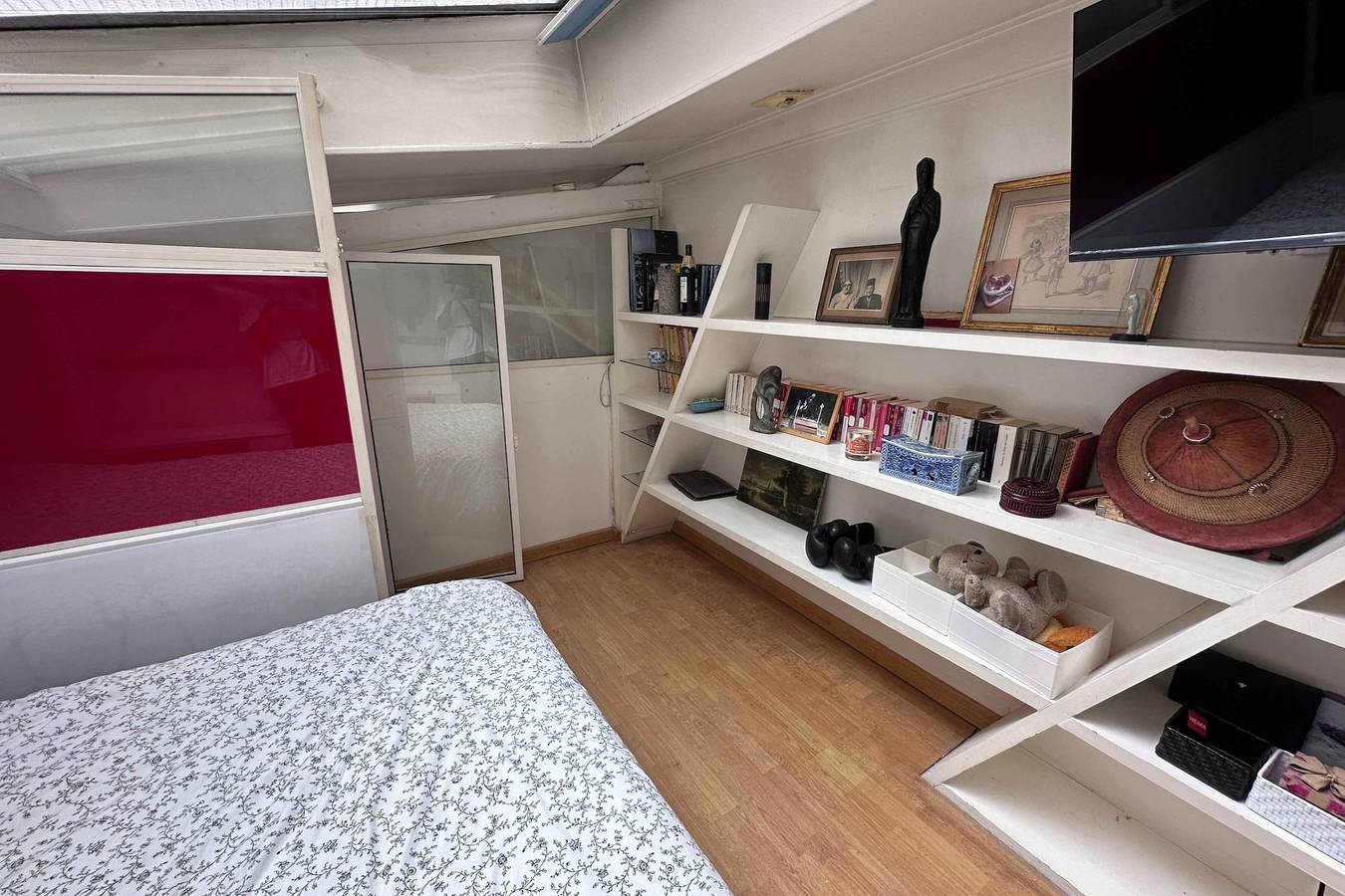 Entire apartment, Atypical Loft in the Heart of the Marais in 4th Arrondissement, Paris
