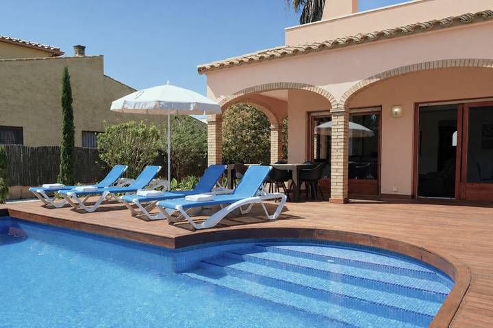 Casa rural para 9 personas, con Terraza y Jardín en Ventalló - 2