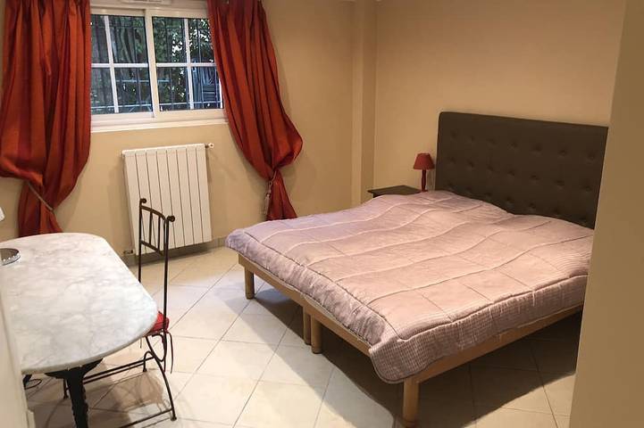 Appartement entier, Appartement 3 pièces avec piscine privée (en saison) et jardin in Antibes, Côte méditerranéenne (France)
