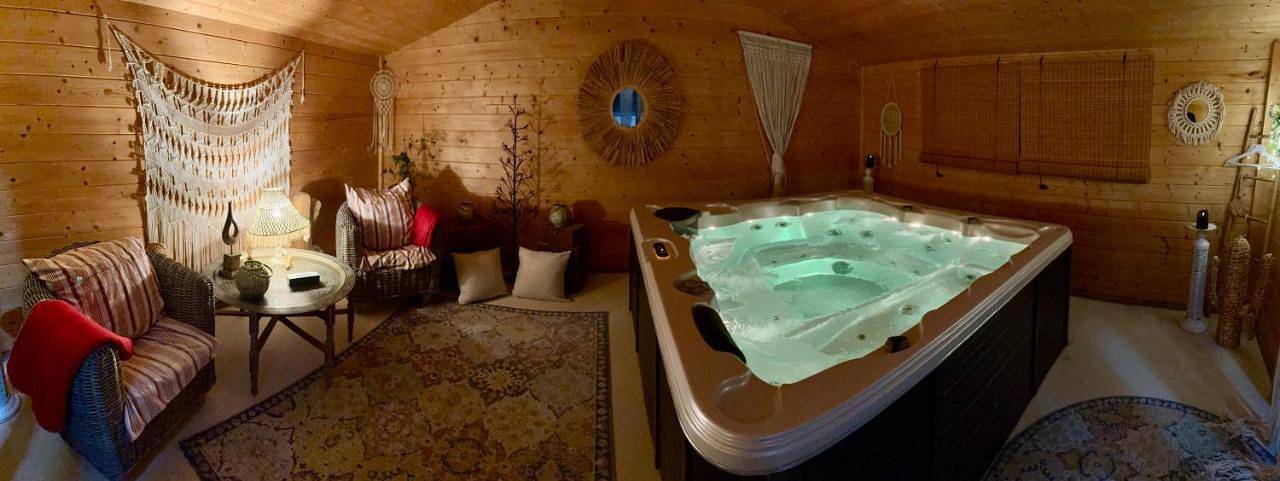 Loft romantique avec spa privatif in Charmes-sur-l'Herbasse, Région de Valence