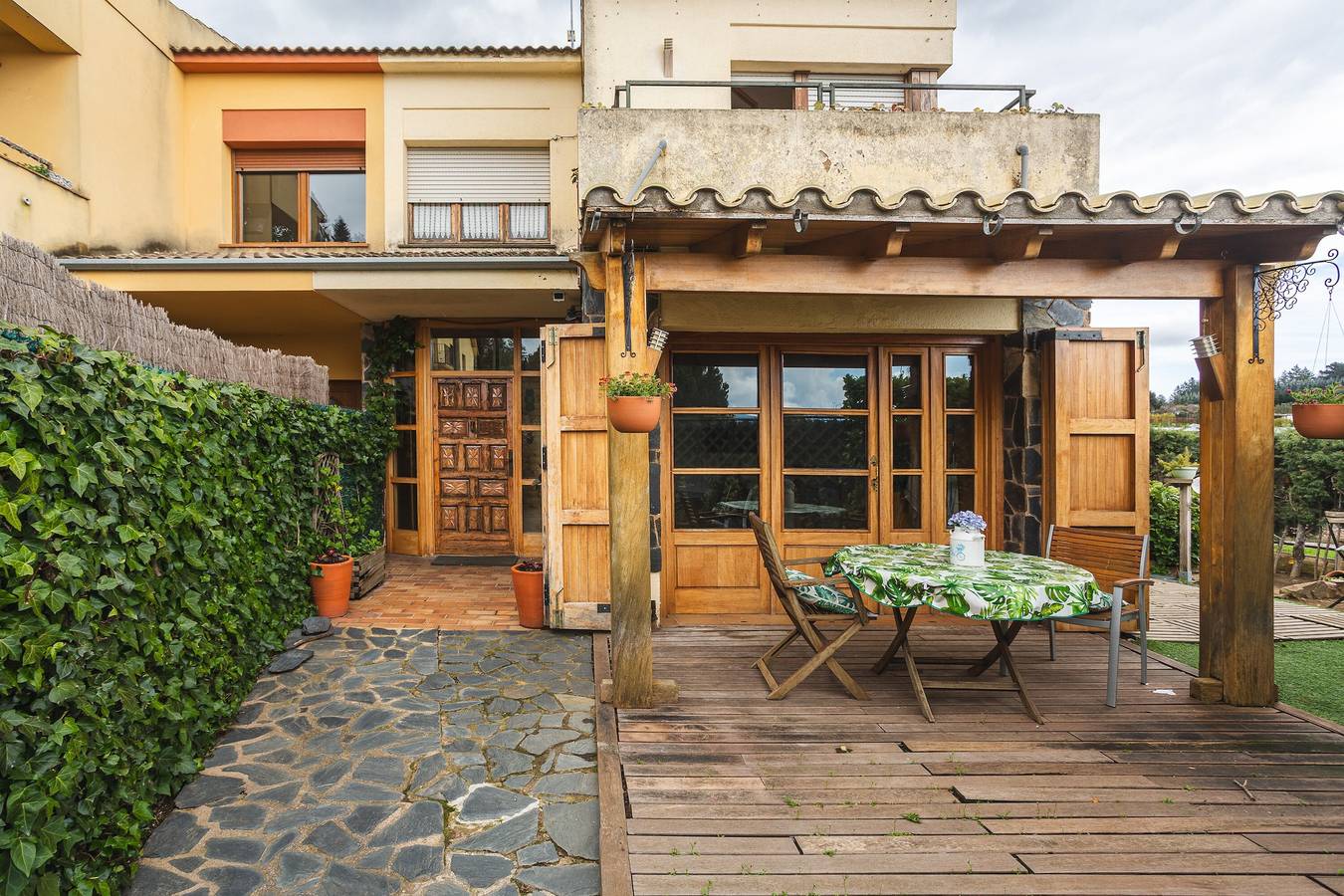 Apartamento entero, Estudio privado 'Can Mussol' con terraza, balcón y Wi-Fi in San Hilario Sacalm, Provincia de Gerona