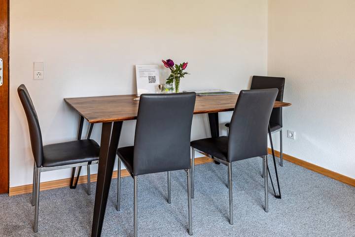 Ganze Wohnung, Ferienwohnung "Wiesenblick" mit Privatterrasse, Gemeinschaftsgarten und Wlan in Radolfzell, Radolfzell am Bodensee