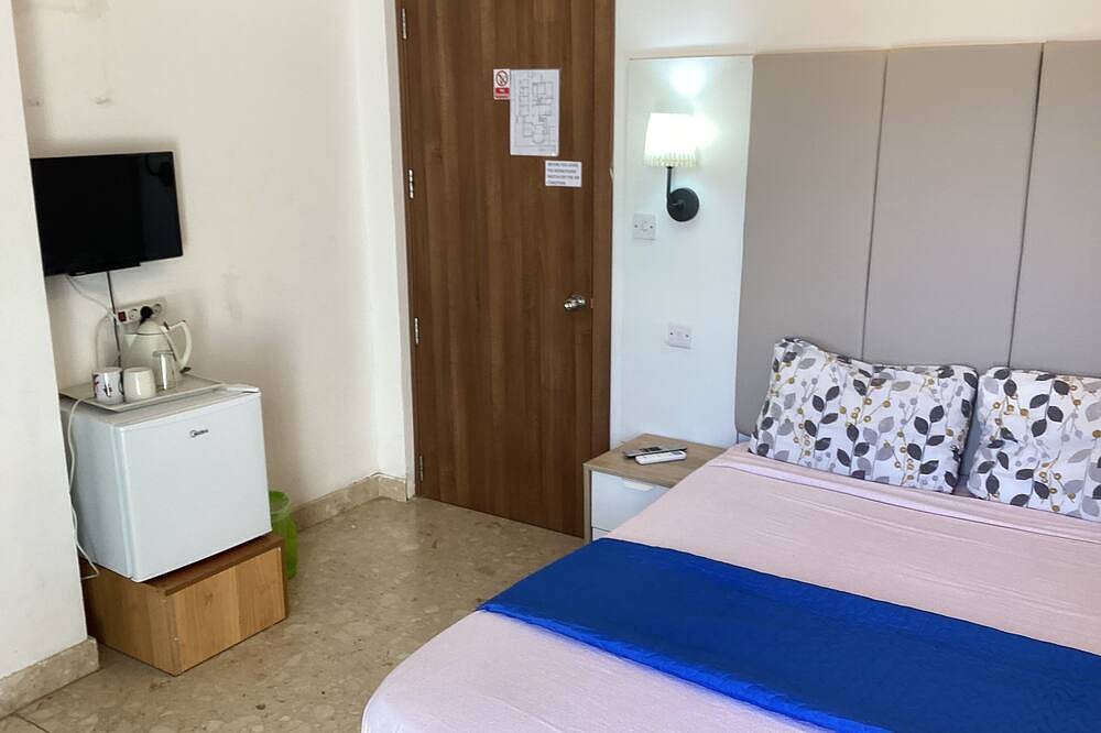 Twin/double bed & breakfast with Ac and Wifi pool/indoor heated pool . in Naxxar, Insel Malta