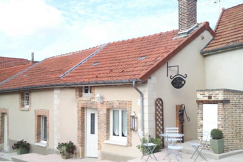 Near Epernay in the heart of the Champagne vineyards in Cramant, Marne