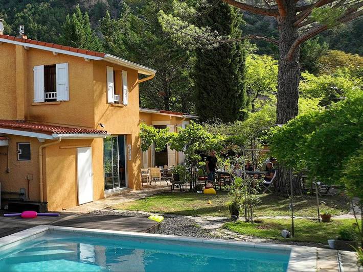 Chambre d’hôte pour 2 personnes, avec Terrasse et Jardin ainsi que Piscine et Vue à Digne-les-Bains