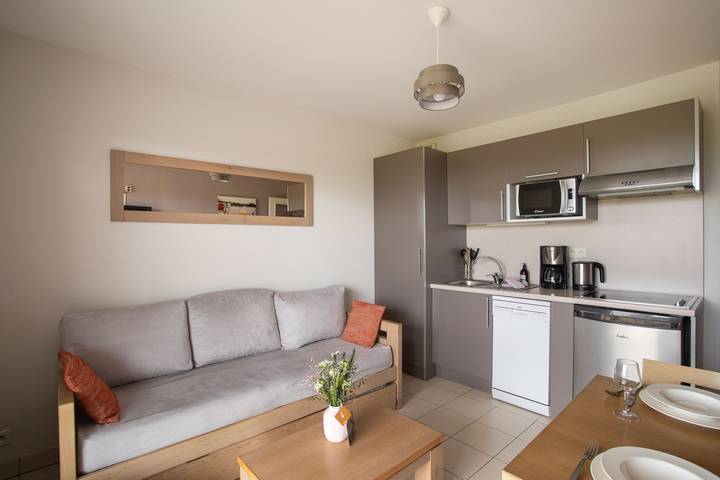 Gîte pour 4 personnes, avec balcon et piscine, animaux acceptés dans Golf Club des Sables d'Or - 2