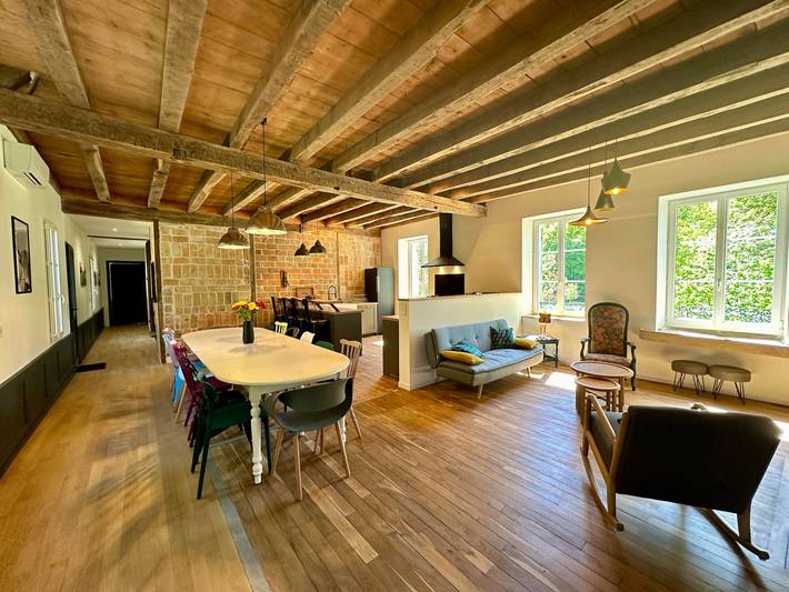 Charmantes Industrie-Cottage mit Park, Tischkicker und Klimaanlage nahe Dijon in Bèze, Dijon und Umgebung