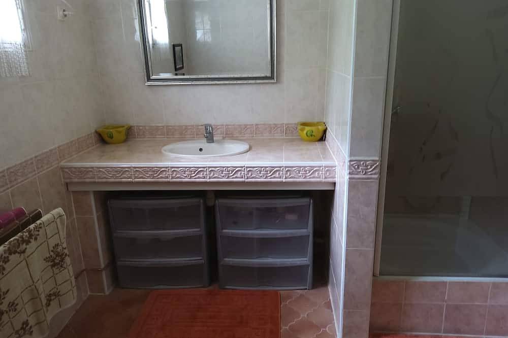 Peaceful and quiet house with forest and meadow from May to the end of September in Sauviac, Región de Langon