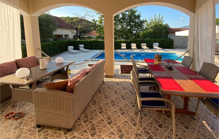 Ferienhaus für 6 Personen, mit Garten und Pool sowie Terrasse in Montenegro - 3