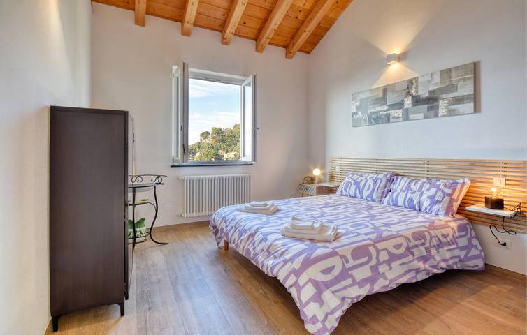Appartamento intero, Appartamento per vacanze vista mare con lavatrice, aria condizionata, parcheggio, terrazza e internet in Recco, Riviera di Levante