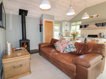 Lodge for 4 People in Staffordshire, West Midlands, Photo 2
