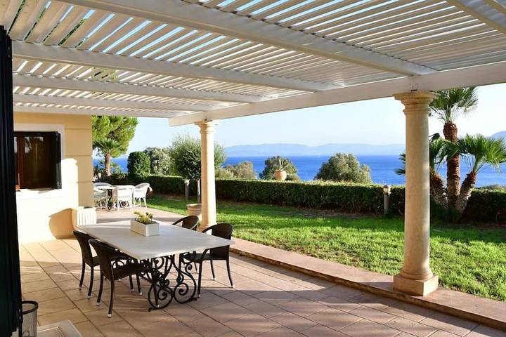 Location de vacances pour 6 personnes, avec Balcon et Terrasse ainsi que Jardin et Vue dans Perdika