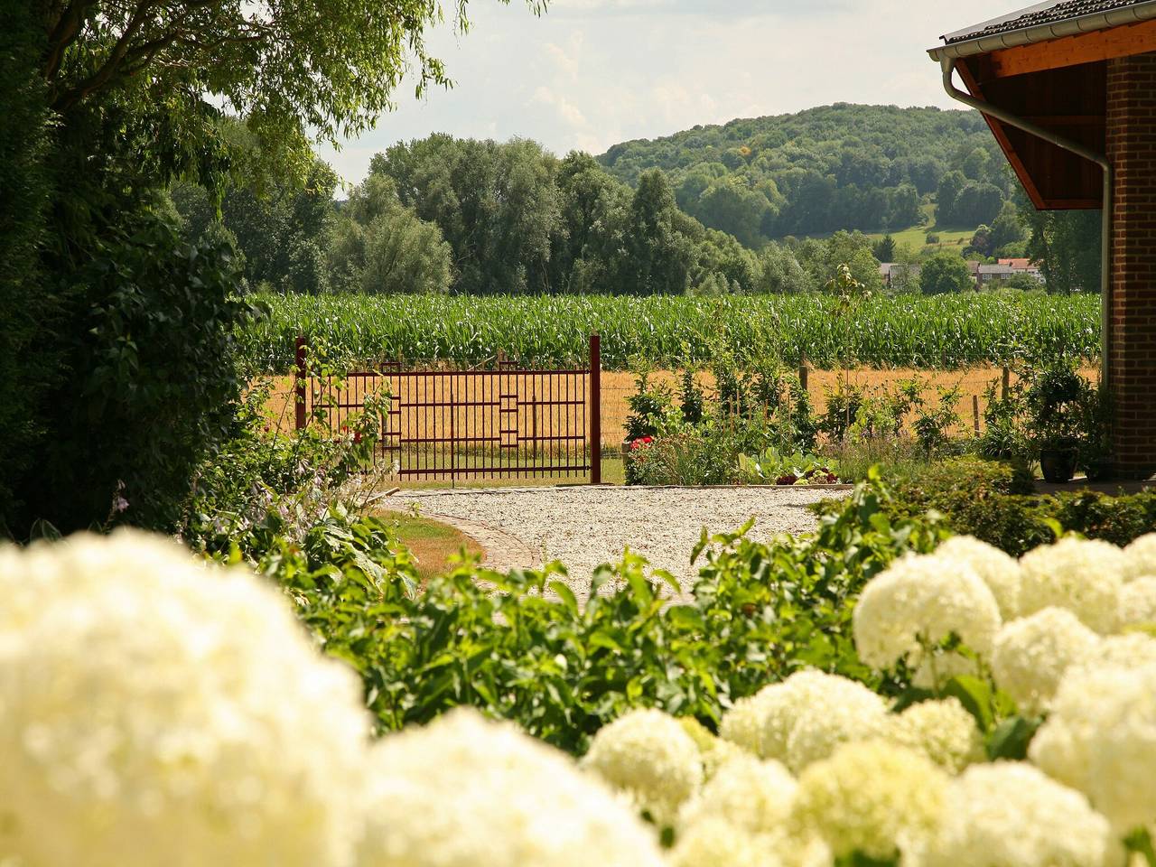 Boerderij met uitzicht op de tuin in Wijlre, Limburg