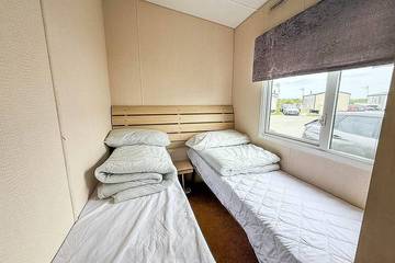 Glamping for 8 People in St Osyth, Essex, Photo 4