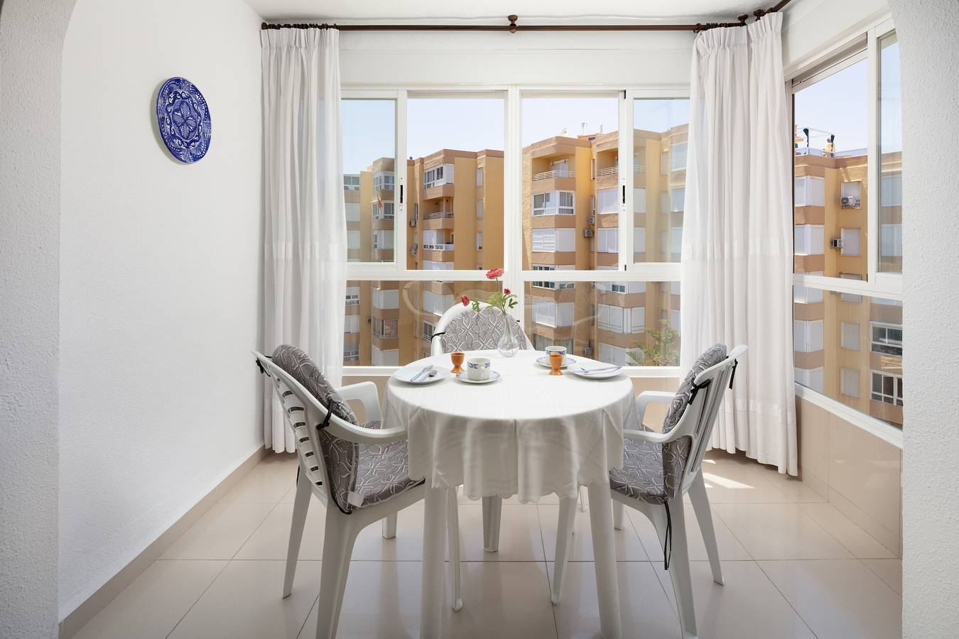 Apartamento entero, Apartamento 'Bloque 78' con vistas al mar, piscina compartida y Wi-Fi in Torrox Costa, Torrox