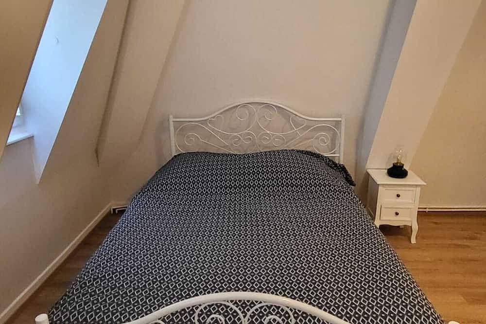 Chambre privée au 3ème étage in Saint-Just-d'Avray, Beaujolais