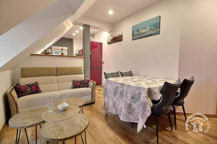 Gîte pour 2 personnes, avec jardin et terrasse à Plougrescant - 4