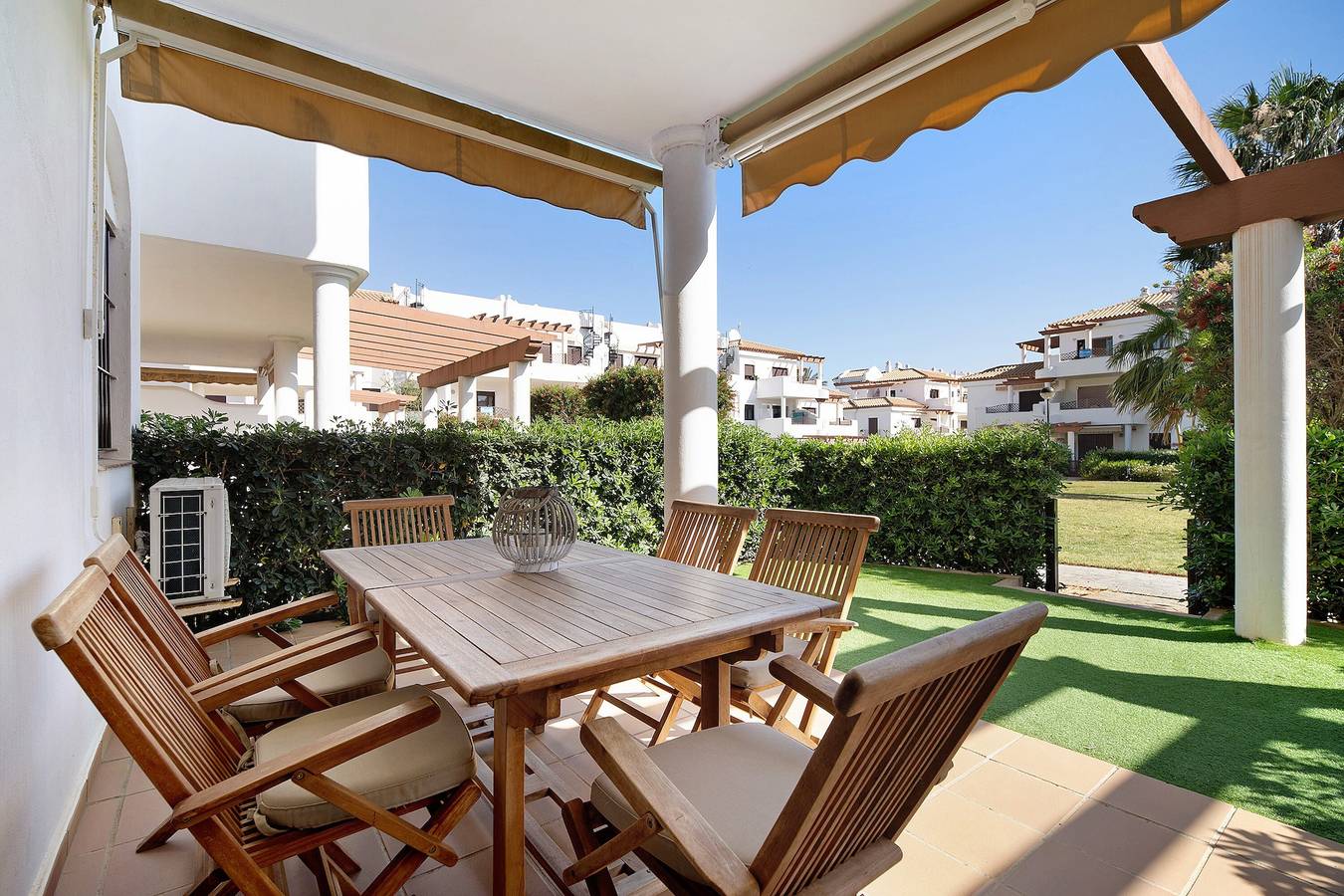 Entire apartment, Apartment 'En Playa De La Barrosa' with Shared Pool, Wi-Fi and Air Conditioning in Playa La Barrosa, Chiclana de la Frontera