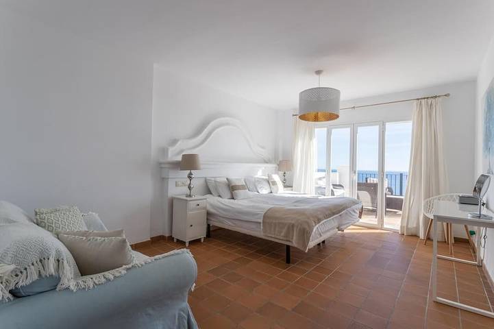 Luxury Villa with Private Pool & Breathtaking Sea Views in La Herradura, Almuñecar