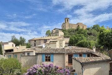 Gîte pour 4 personnes, avec terrasse à Saint-Jurs