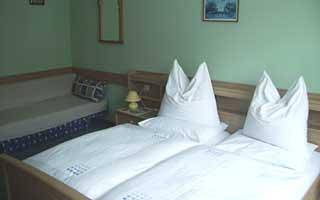 Ganze Ferienwohnung, Doppelzimmer mit Balkon in Virgen, Bezirk Lienz