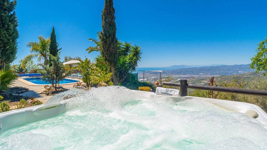 Finca für 8 Personen, mit Whirlpool und Balkon/Terrasse sowie Pool, mit Haustier in Sayalonga - 3