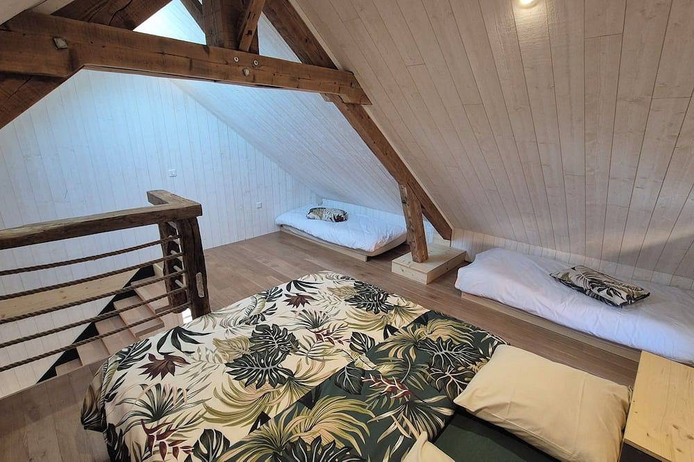 The pedaler's hut in Fourbanne, Doubs (desambiguación)