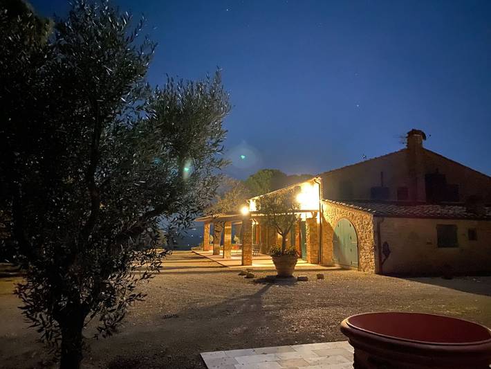 Agriturismo per 26 persone, con Piscina a Chianni