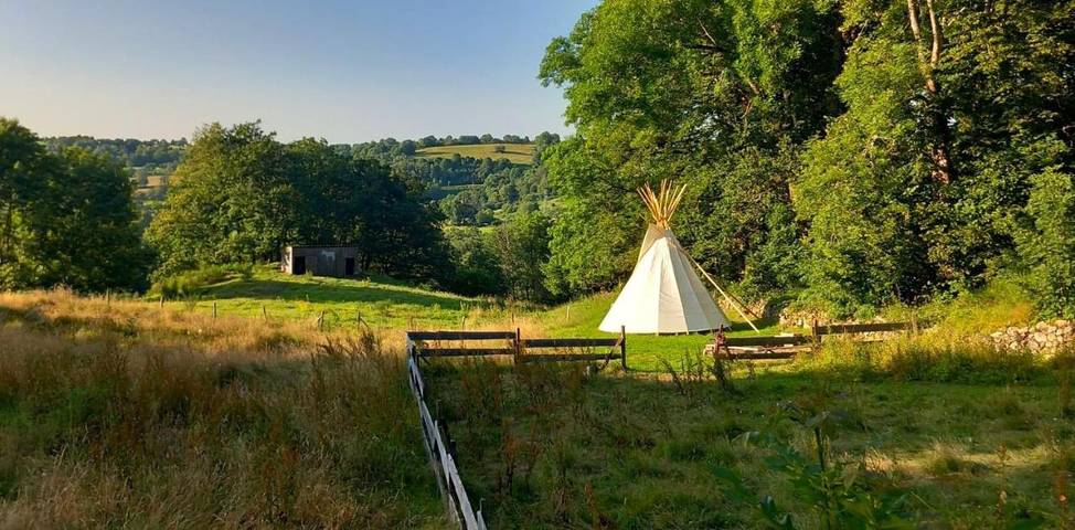 Tente pour 4 personnes, avec vue ainsi que terrasse et jardin dans le Cantal - 2
