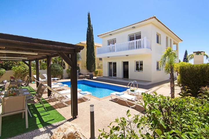 Villa für 8 Personen, mit Balkon/Terrasse und Garten sowie Pool in Ayia Napa