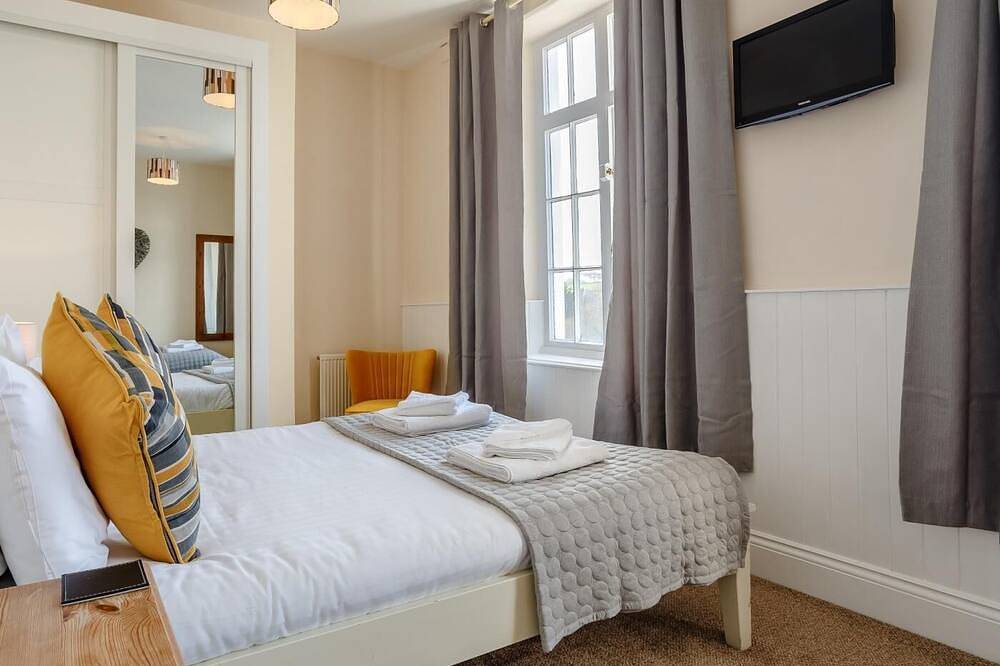 7 Bed in Bideford (oc-thean) in Instow, Devon