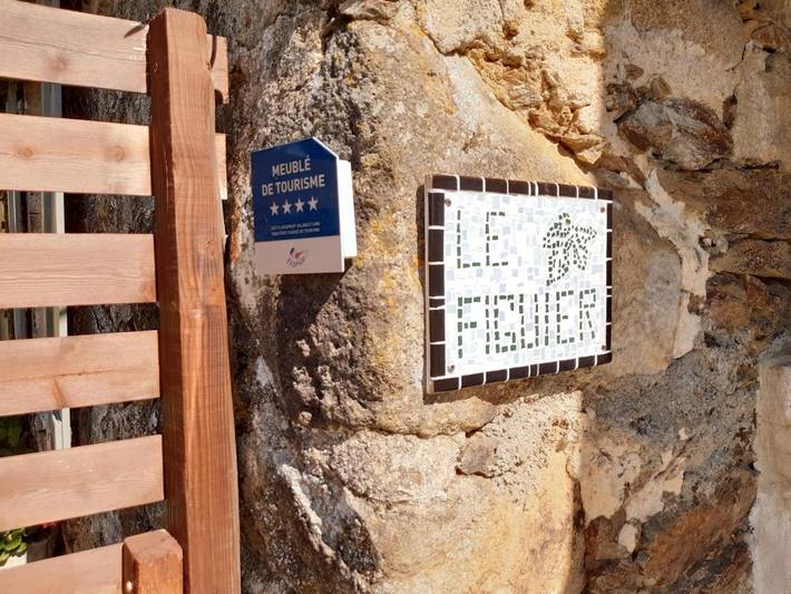 Location de vacances pour 5 personnes, avec Terrasse et Jardin ainsi que Piscine et Vue à Le Lindois