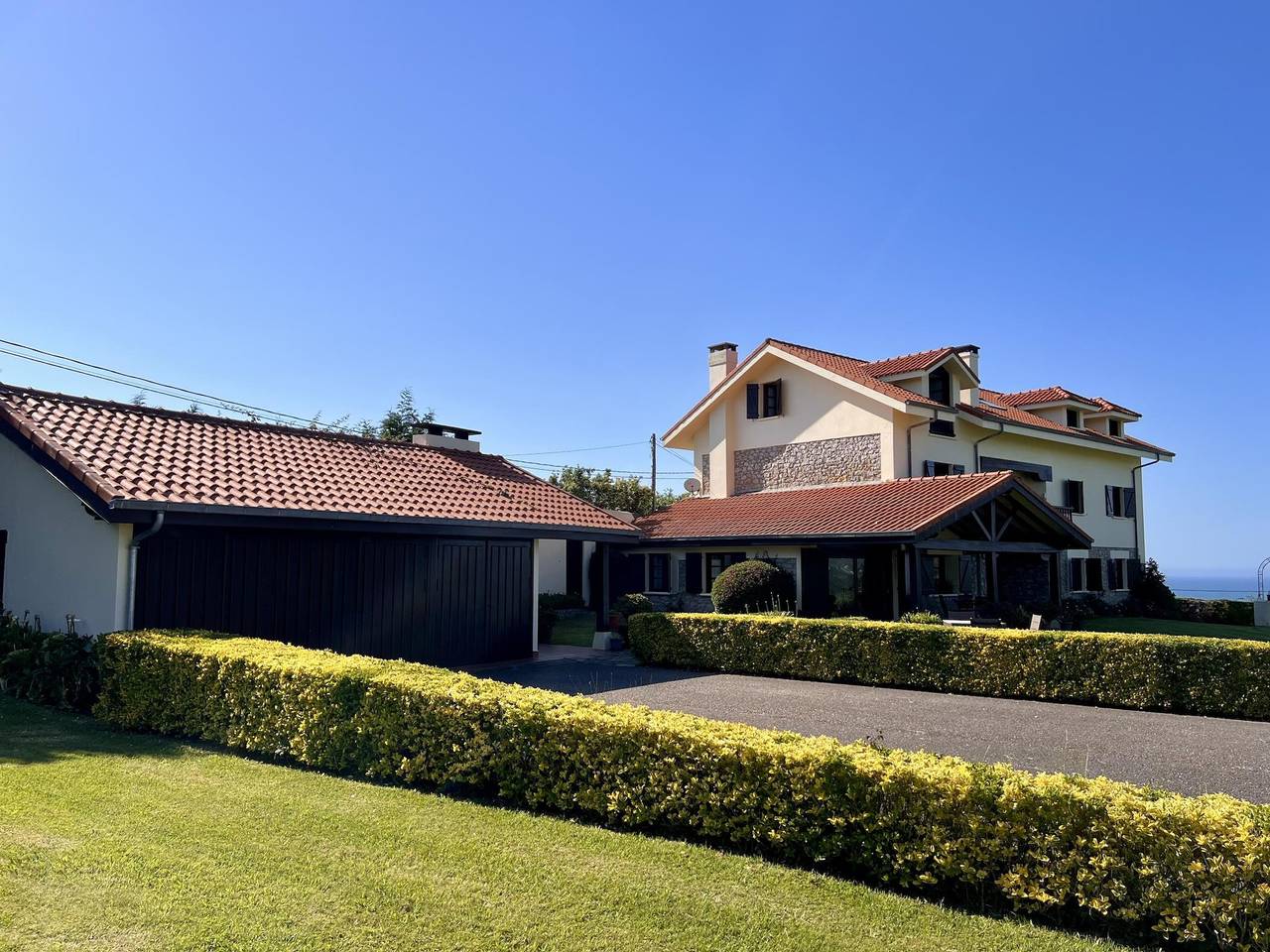 Entire holiday apartment, Mogro Cueto Hills in Miengo, Cantabrian Coast