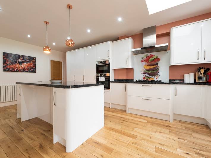 Glamping for 8 people, with garden in London