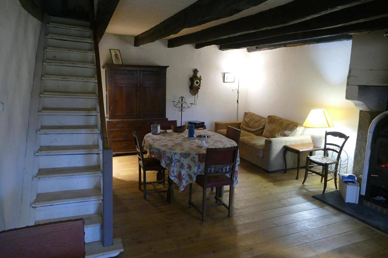 Three-Bedroom House in Bujaleuf, Région de Limoges
