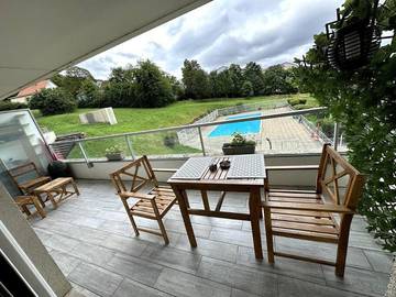 Gîte pour 4 personnes, avec vue ainsi que terrasse et piscine à Besançon