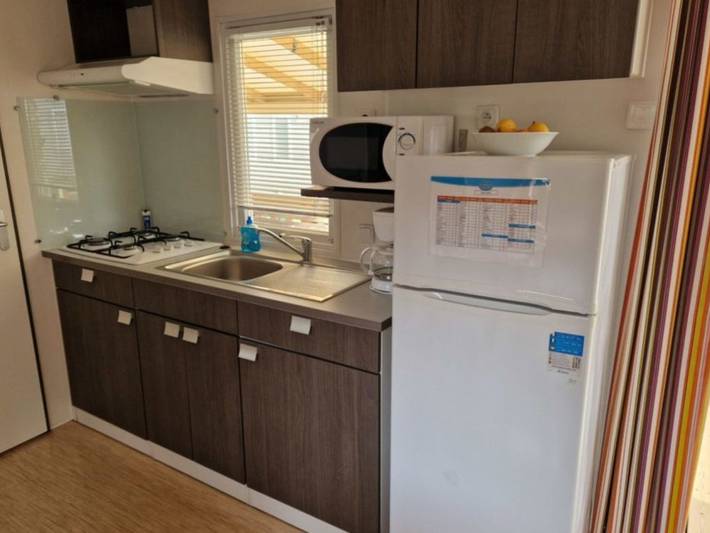 Mobil home pour 6 personnes, avec terrasse et piscine à Saint-Geniez-d'Olt - 3
