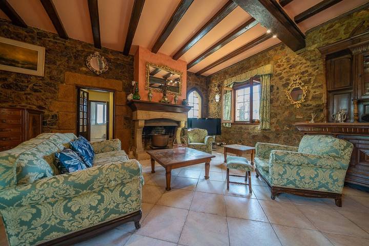 Gîte pour 12 personnes, avec jardin et piscine, adapté aux familles à Santa Susanna - 2