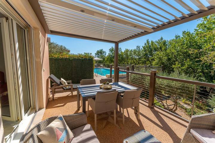 Location de vacances pour 4 personnes, avec vue ainsi que piscine et jardin à Saint-Maximin-la-Sainte-Baume - 4