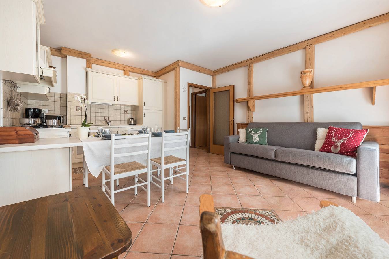 Appartement entier, Appartement "Casa Ferrazza Natalie" avec vue sur les montagnes, Wi-Fi et balcon in Tre Ville, Massif de Brenta
