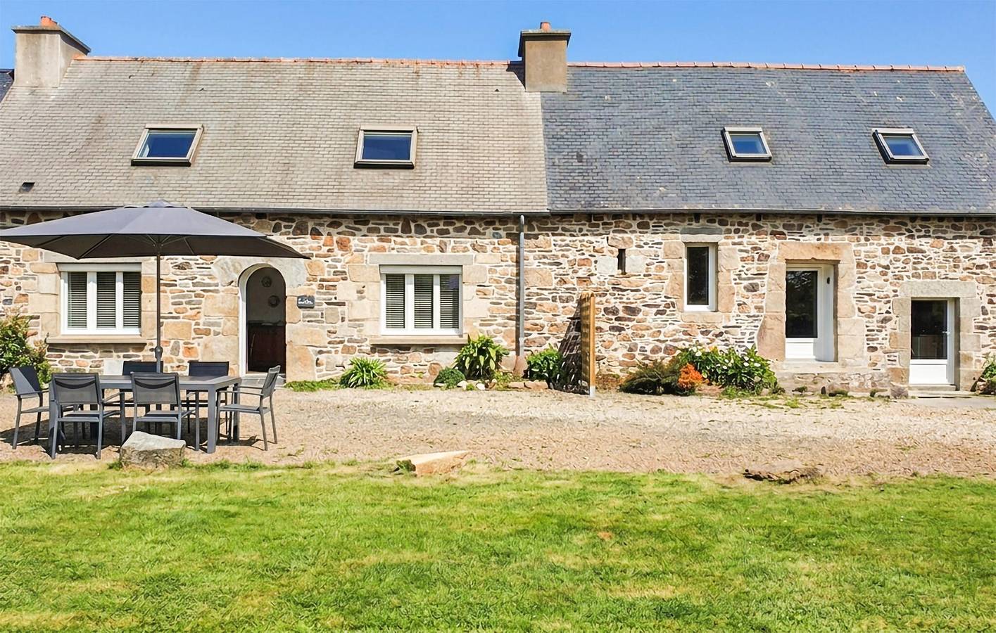 Appartement confortable avec jardin et parking, à 2,5 km de Kermaria-Sulard in Rospez, Région de Lannion