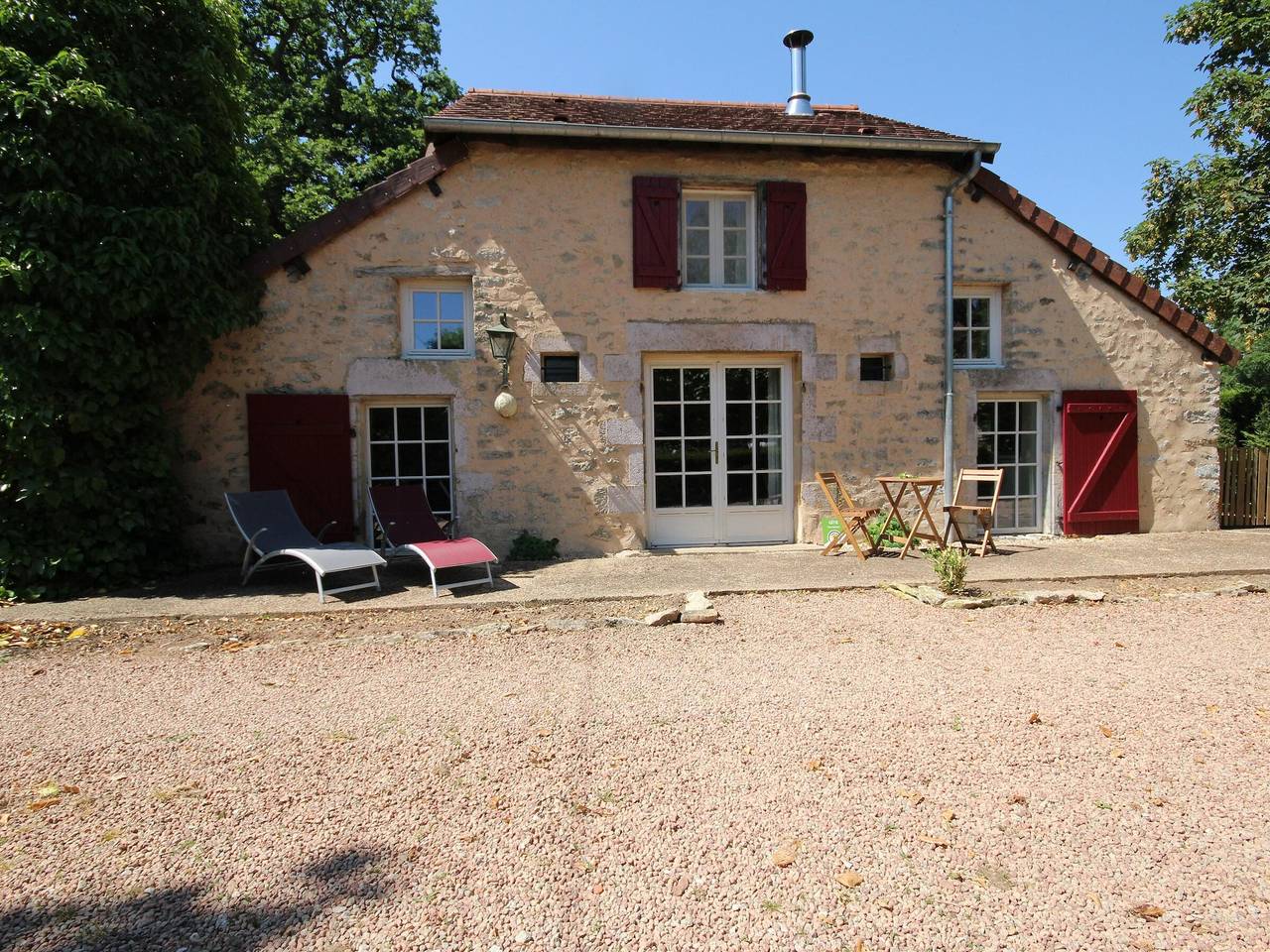 Encantadora casita con piscina, wifi y aire acondicionado in Rouy, Nièvre