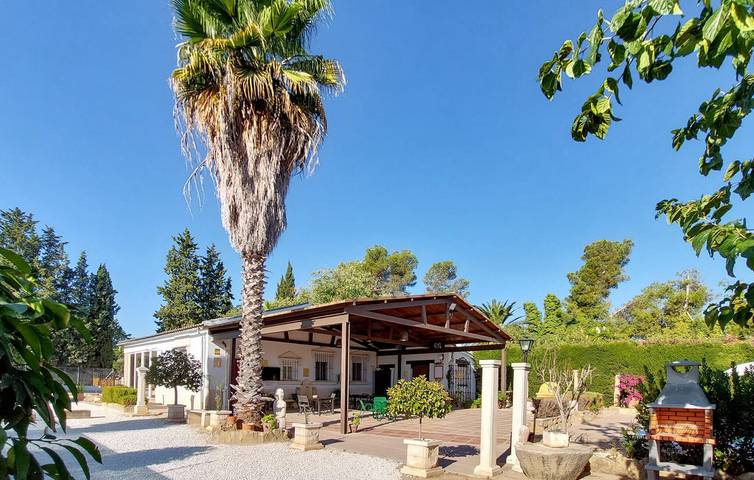 Ferienhaus für 6 Personen, mit Terrasse und Pool - 1