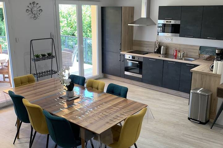 Location de vacances pour 8 personnes, avec Balcon et Jardin à Chailland
