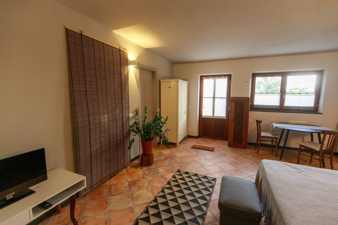 Ganze Wohnung, Apartment 'Gipsy Rose - Pink Rose' mit Bergblick, Gemeinschaftsgarten und Wlan in Sarzana, Naturpark Montemarcello-Magra-Vara